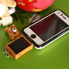 iPhone(3GS/4/4S)용 리락쿠마 휴대용 충전기 USB,어댑터충전 태양열 충전도 가능해요!